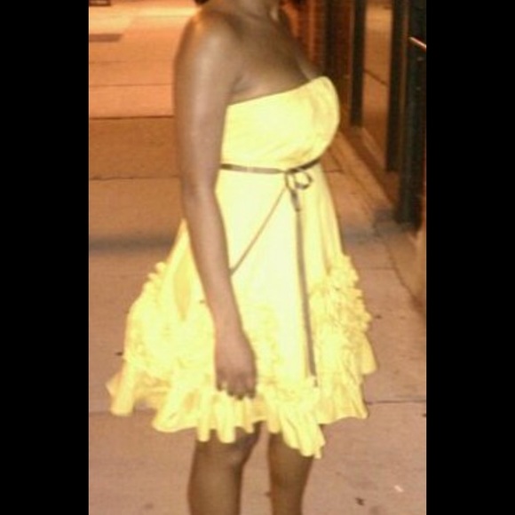 Make a statement in yellow - Picture 1 of 4